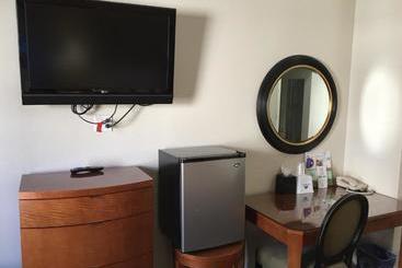 هتل Americas Best Value Inn & Suites  Soma