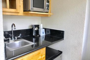 هتل Americas Best Value Inn & Suites  Soma