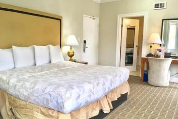 هتل Americas Best Value Inn & Suites  Soma