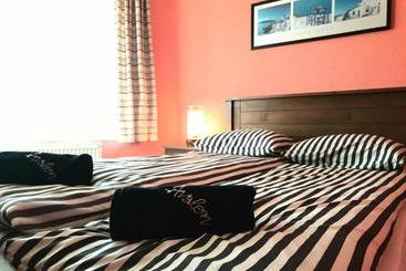 Hotel Avalon