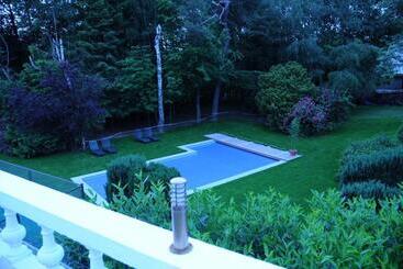 בית מלון כפרי Hotleu