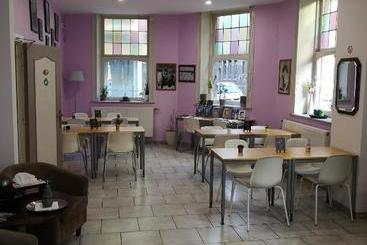 هتل Hôtel Les Acteurs