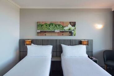 هتل Mercure Sydney Bankstown