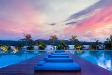 هتل Pool Resort Port Douglas