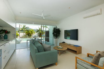 هتل Pool Resort Port Douglas
