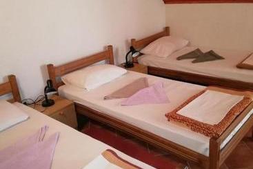هتل Guest Accommodation Licka Kapa