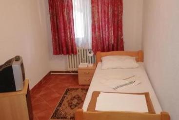 هتل Guest Accommodation Licka Kapa