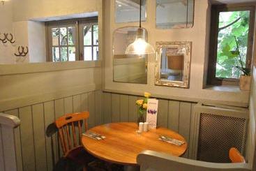 هتل The Horse & Jockey Inn