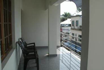 تختخواب و صبحانه Jacaranda Holiday Home