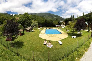 هتل Càmping Vall De Camprodon