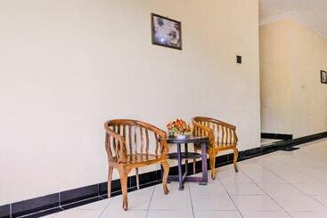 בית מלון כפרי Graha Prima By Oyo Rooms