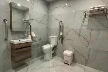 تختخواب و صبحانه La Reggia Seaview Guesthouse