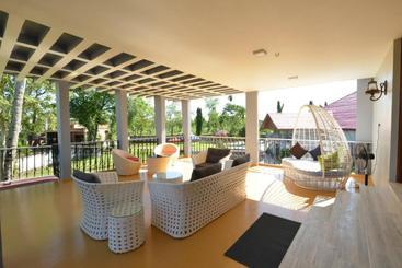 هتل Manohari - The Tea Retreat Resort