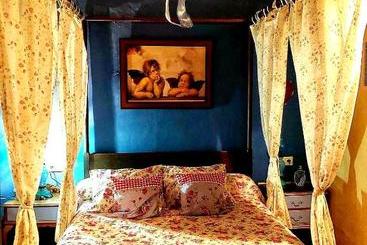 پانسیون Room In Lodge   Romantic Getaway To Cuenca At La Quinta De Malu