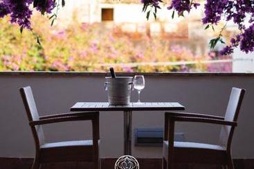 تختخواب و صبحانه Maharìa Bed & Wine