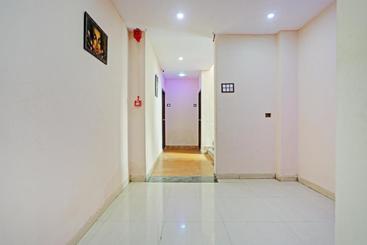 בית מלון כפרי Oyo 79851  Sai Nitya Residency