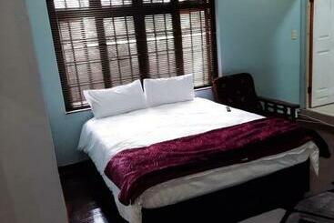 膳宿费 Luvuyos Guest House Pmb