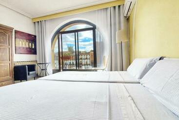 هتل Hostal Martes Cáceres Plaza Mayor   Tercer Piso Sin Ascensor