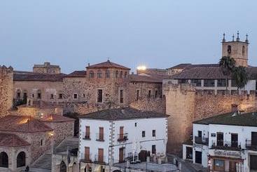 هتل Hostal Martes Cáceres Plaza Mayor   Tercer Piso Sin Ascensor