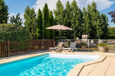 酒店 Hôtel Parc Adélie   Logis Hôtels