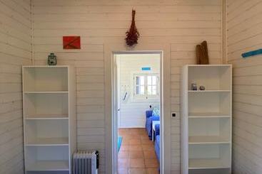 Beautiful 2 Bed Room Cottage With Seaview/ Garden