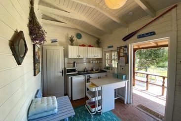 Beautiful 2 Bed Room Cottage With Seaview/ Garden