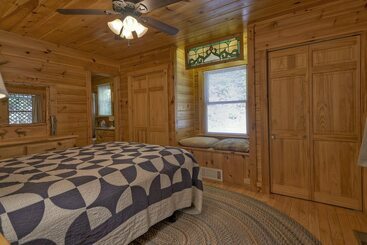 별장 Thunder Falls Cabin Perched Over 10ft Waterfalls!