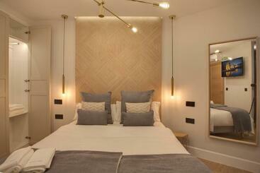 مسافرخانه Suites You Soho
