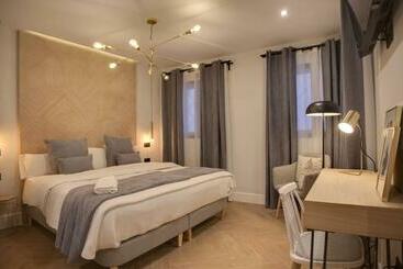 مسافرخانه Suites You Soho