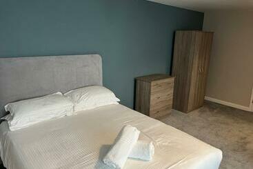 هتل Station Lodge   Free Off Site Health Club Access With Pool, Sauna, Steam Room & Gym