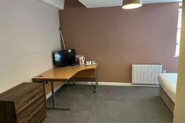 هتل Station Lodge   Free Off Site Health Club Access With Pool, Sauna, Steam Room & Gym