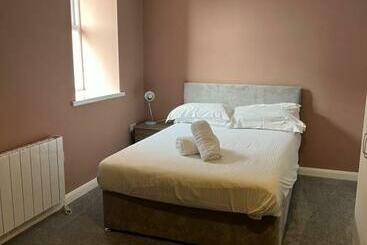 هتل Station Lodge   Free Off Site Health Club Access With Pool, Sauna, Steam Room & Gym