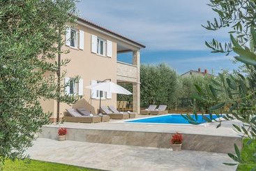 별장 Modern Newly Built Villa In A Beautiful Location With Private Pool And Garden