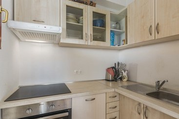 Villa For 8 Persons With Large Garden And Heated Pool In A Quiet Locality