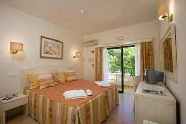 בית מלון כפרי Ria Plaza Resort