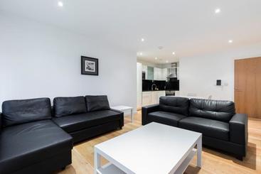 East Croydon Apartments   Just 3 Mins Walk To East Croydon Station