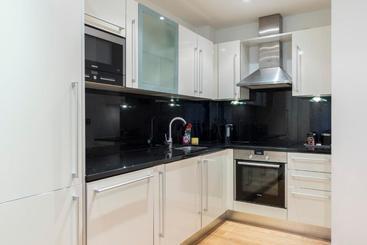 East Croydon Apartments   Just 3 Mins Walk To East Croydon Station