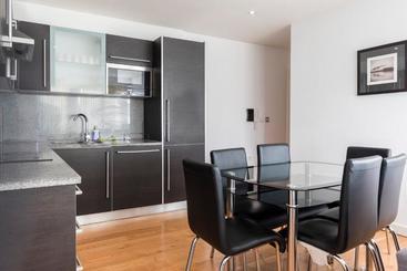 East Croydon Apartments   Just 3 Mins Walk To East Croydon Station