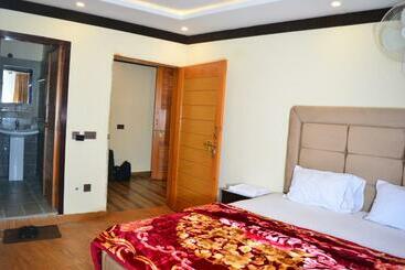 هتل Bhurban Inn