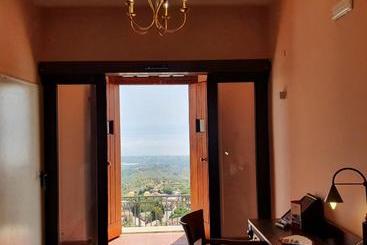 هتل Albergo Palazzo Sant Anna