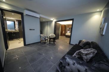 The Taj Hotel فندق التاج