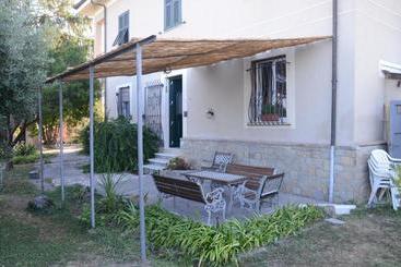 Calicantus Bed And Breakfast