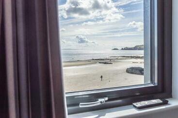 هتل No 4 Ocean Cabins   Saundersfoot Harbour   Saundersfoot