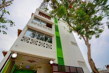 پانسیون Oyo 79207 Kaysari Stay Near Iter College