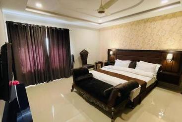 Golden Sand Hotel Rahim Yar Khan