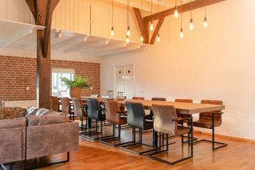 استراحتگاه Luxury Group Accommodation For 14 People