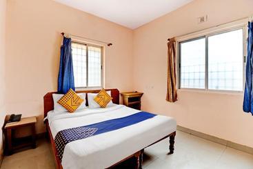 בית מלון כפרי Spot On Janapriya Lodge Near Hare Krishna Hill