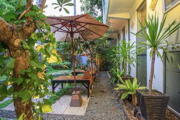 هتل Frangipani Villa-90s