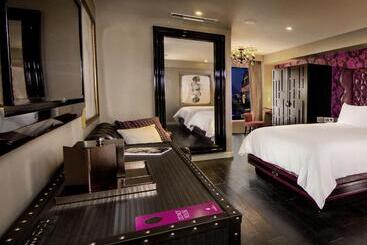 هتل The Cromwell
