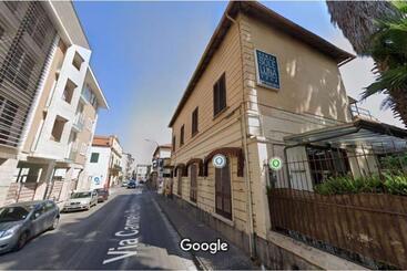 تختخواب و صبحانه The Roof Garden   Bed&breakfast